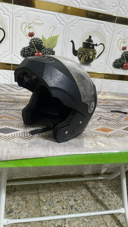 خوذه للبيع تقريباً نضيفه فج قلاب سعرها 15 الف تواصل ***********
