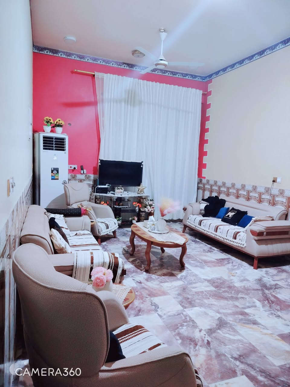 بيت للبيع طابو صرف ركن  سوق الشيوخ حي العسكري شارع اتانكي
الرئيسي بناء  مساحة 200حديث طابوك كونكريت  محلات 2 غرفتين وصاله وديوانية ومطبخ ومجمع صحيات خدمات كاملة ماي مجاري كهرباء أنارة شارع عريض رئيسي للاستفسار ***********07 او مراجعة مكتب البركة خنيطله شارع الكراج نستقبل كافة العروض طابو والزراعي في جميع مناطق سوق الشيوخ
