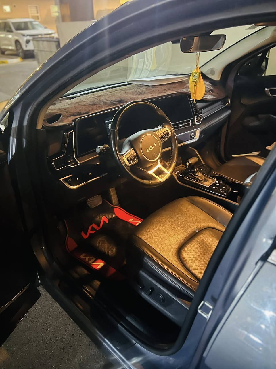 السلام عليكم سبورتج 2023
المحرك GDi2400

ماشيه 36000km

موصفات السياره 

كشنات كهرباء امامي + تدفئه 

حساسات امامي خلفي

تخم تاير جديد 

رادار امامي خلفي 

كامره دواره

مثبت سرعه

ثلاثه وضعيات قياده

السعر 180

اللاتصال على الرقم

***********

***********
