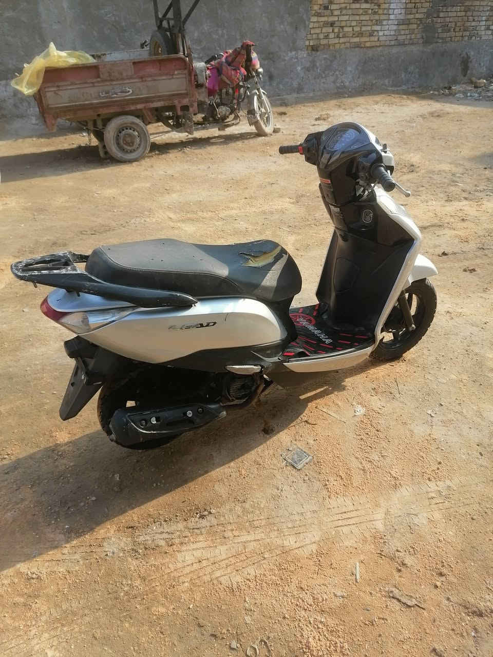 دراجه للبيع نضيفه شلعه فول كوري
***********
