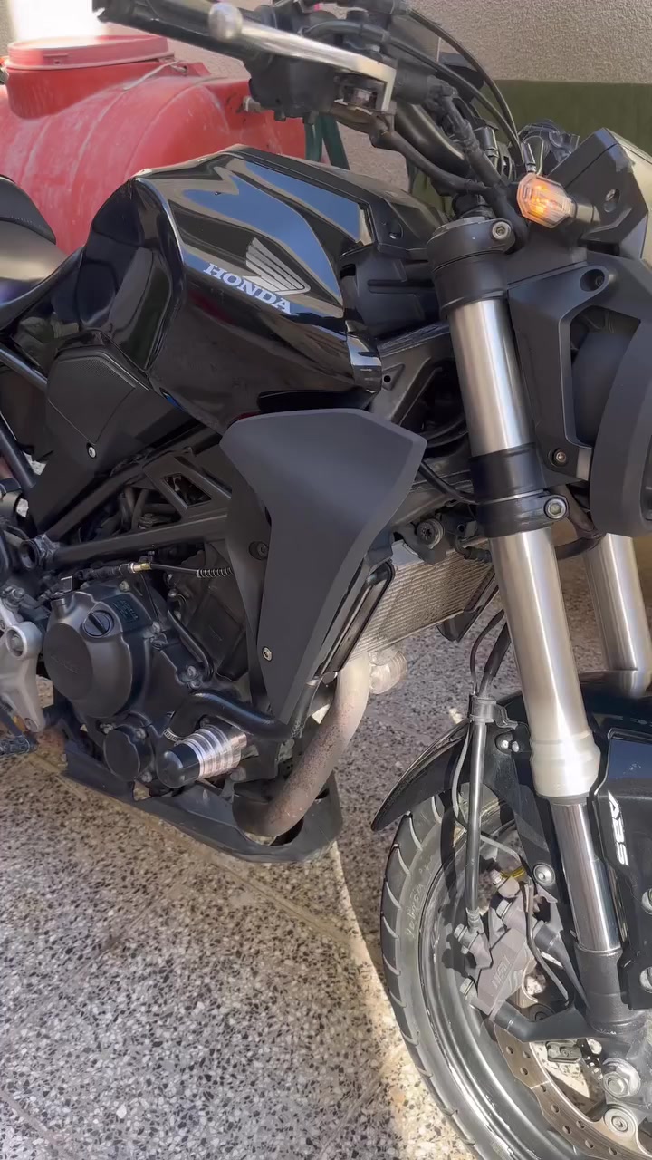 سعر مليونين و800 قفل 

دراجه هوندا ياباني cbr250r
موديل 2019 
دراجه كير محرك كفاله عامه 
ماشيه35الف
بدون اوراق اكفلك سرقه ومحرك
كفرات وكاله كلها ليد عالي ناصي بلادي اشاير ليد 
تاير خلفي امامي جديد 
دراجه كامله مكمله الاول بطناش شرط شلعه ومعدل نشطه مكاني بغداد شراي يتصل فقط ***********

