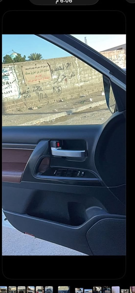 السلام عليكم  عندي سيارة لاندكروز موديل 2020 فول الفول بحريني فول مواصفات 1/1   محرك 4000   رقم بغداد ممييز  6 سلندر  كراند تورنك   لون  ابيض  لؤلؤي  فقط بيها رصعة  بهلال إلجاملغ الخلفي مصلحة على البارد  ماتنعرف كد اصبع                                         ماشية 49 حقيقي                                كشتات كهرباء لون قرميدي.           مري جانبية قلاب شفط.            دشبول لكزس لون أسود.           صندوق كهرباء.                             ثلاث شاشات                                     8  ايرباك  فتحة  سقف سلايد وباقي المواصفات معروفة  سعرها 57000    خمس شدات وسبعين ورقة مكاني بغداد السيدية للاستفسار اكثر الاتصال ***********  ابو مريم
