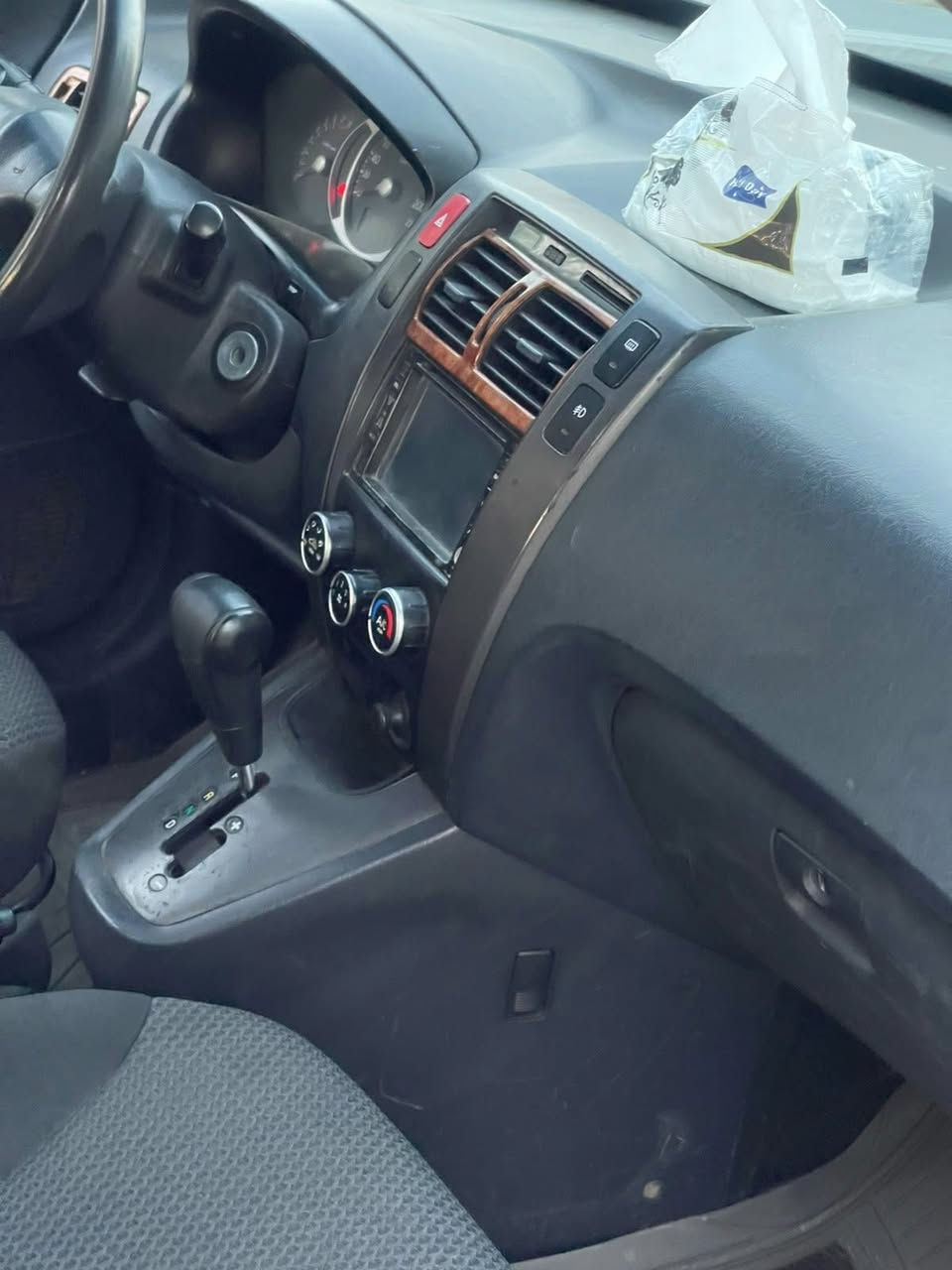 السلام عليكم 
توسان 2009 محرك 2000 كفالة عامة 
السونار مرفق مع الصور 
رقم اربيل باسمي تحويل مباشر
السيارة جاهزة ع اخير مانقصها اي شي 
تبريد كير مكينة كلة كفالة وع الفحص 
مكان السيارة بابل محاويل 
السعر 106 
اتصال
‭***********
