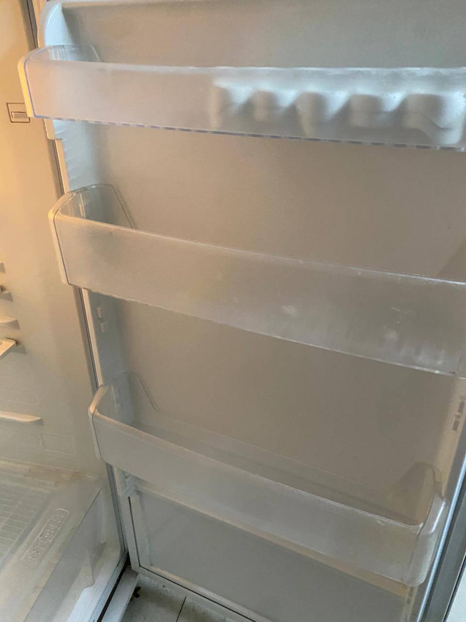 السلام عليكم ثلاجة للبيع ماطور شرط ما مبدل ولا بيها اخياس  السعر 200.  ***********
