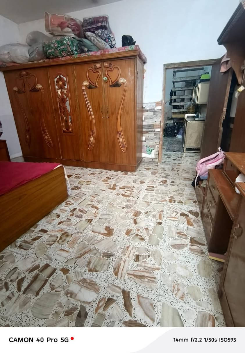 سلام عليكم بيت 100م نضيف ومرتب بناء حديث منطقة متكاملة الخدمات موقع كلش حلو موقع البيت السكلات خلف التجاري 12الثانيه مستعجل ع البيعة وسعرة جداً مناسب للاستفسار *********** واتساب
