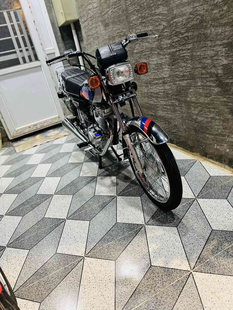 السلام عليكم نامة متياز موديل ٢٦ للبيع مكفوله كفاله عامه بعدها اخت لزيرو تويتها ماشيه 2000 اوراق كامله تلاث احرف مكينتها خير من الله شعله وبطناش لعنووان ديالى الخالص حي لعصري نضافتها مثل مابصوره وانضف ولساتها ع وضع لشركه لدراجه حلوه مرتبه سعرها ٨٠٠ وبيها مجال شي بسيط ورجااا لموشراي لايتصل ولايراسل ولا يدخل ولرزق ع الله للستفسار اكثر الاتصال ع لرقم #***********
