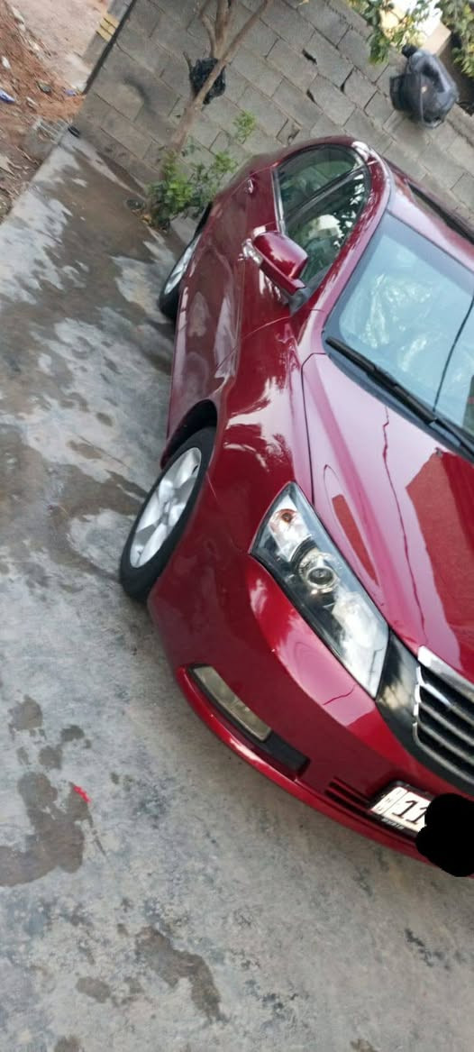 سلام عليكم عندي جيلي كراند موديل ٢٠١٣ دشبول أسود سياره بيها قطعتين صيغ وهلالات خلفيه تحويل مباشر رقم انكليزي محرك كير صدر تخم تايرات تبريد   السعر ٦٥  الاتصال ***********
