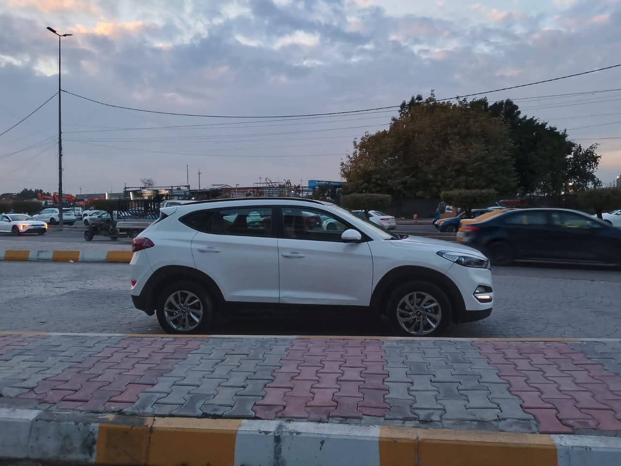 السلام عليكم
عندي توسان 16شكل ال18خليجي رقم بغداد مكفوله من الصبغ والتبديل 
مكينه دوش 2000 
فول مواصفات 
بنوراما 
كرسي كهرباء 
مري شفط 
اشاير بالمري 
كاميرا 
تبريد قطعتين 
داخل بيجي واسود 
السياره جديده 
مكاني بغداد 
السعر 168
الاتصال ع الرقم 
***********
وااتساب ***********
