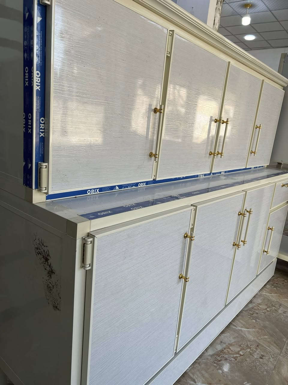 كاونتر مترين مع سنك متر ونص جديد
سعر 400 الف.   
***********
عنوان 8 شباب بالفرع مال معمل راشي رشيد 
معمل محمد الكردي
