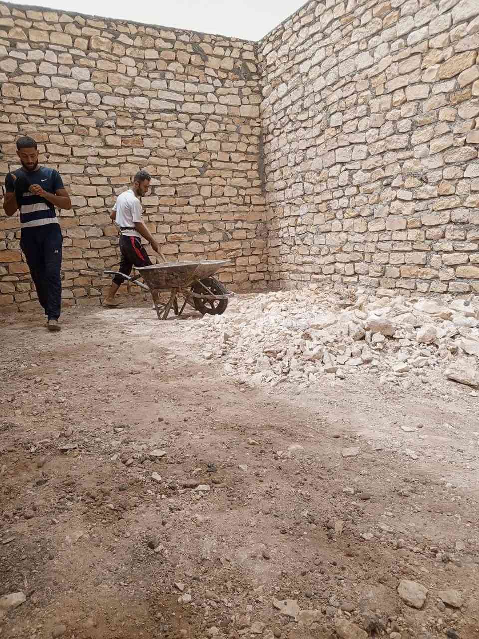 سلام عليكم  / يوجد كادر عمل جاهز/ تصعيد مواد/ تنضيف بيوت/ تفليش/ تكشيط/ تنضيف حدائق/ دفن نهري  / شقلنه ليل ونهار   /ومعداتنه جاهز/ ماعليك بس تصال على رقم  /     *********** /
