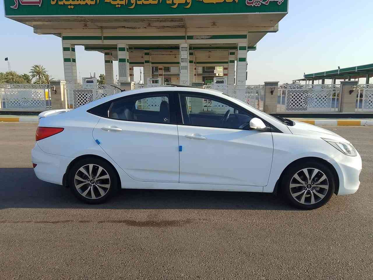 للبيع 
اكسنت موديل 16 خليجي 
محرك 1600
السياره فولللل مواصفات 
فتحه سقف 
اشاير مري 
تحكمات استيرن 
جام اوتو 
ثلاجه 
حساسات وكامره خلفيه
شاشه
جام اوتو 
أربعه دسك 
خمسه  ويال كب
السياره جداااا نضيفه دوشمه داخليه جلدد 
السياره جاهزه من كل شي هزه رقم بسمي تحويل مباشر 
السياره بيها نص دوسه صبغ 
مكان بغداد دورة
***********
السعر 107 وبيها مجال للشراي

