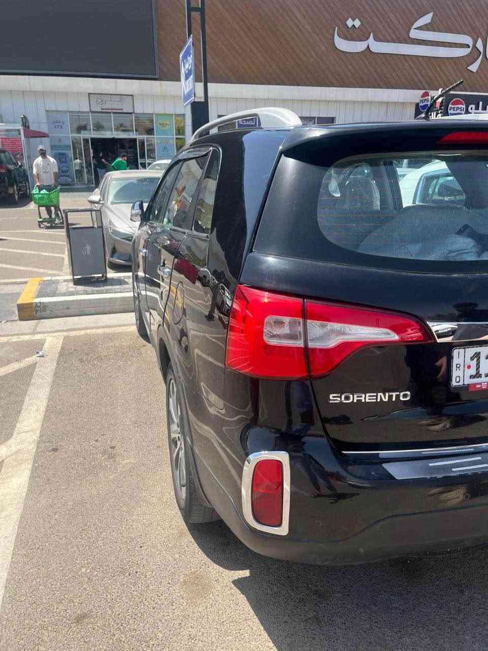 سورنتو ٢٠١٤ خليجي فول الفول بصمة بانورما ترحيب مري شفط غلق الجامات بالسويچ محرك ٦ سلندر بعده بالباكيت شاشة اصلية بردات ضررها جاملغ امامي عكس السايق مبدل بنفسه ومواصفاتها هواية ماشية ١٧٥ الف كيلو السيارة جديدة بمعنى الكلمة السعر ١٥٨ $ للاستفسار الاتصال على الرقم *********** بغداد, العراق
