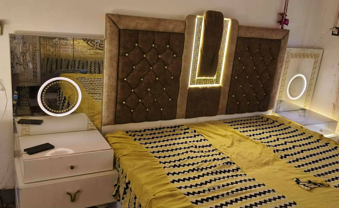 غرفه تركي نظيفه  بيها 7 قطع و دوشك و جربايه نجاره خشب مو فايبر  سعر، ٩٠٠ وبيها مجال مكان سماوة 
***********
