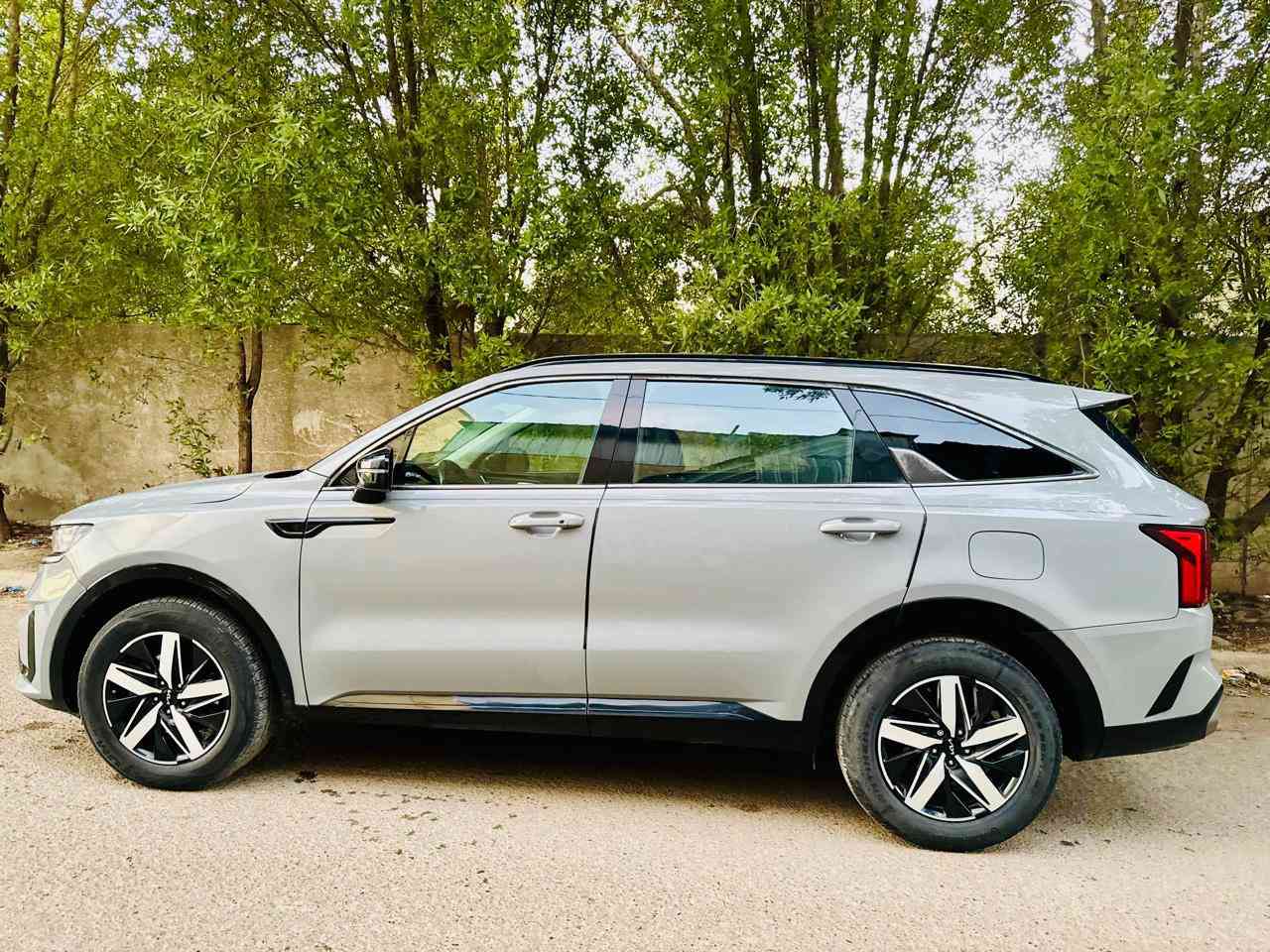 السلام عليكم ؟ بيع مستعجل
سورنتو  2022 ب اسمي تحويل ثاني يوم هزه جديده ورقم جديد

السعر : 205 $. وبيه مجاااال 
اتصال : ***********

سياره حادثه جاملغ والبنيد ؟ بدون دواخل صور الاحادث مرفوقه ؟ سونر مرفوق 

موصفات فول 1/1 من عدا الفتحه 

بصمه

كشنات منفصل 

لون مميز سمنتي 

صندوق كهربائيّ 
حساست امامي خلفي 
سايد بريك كهربائيّ
كامره خلفيه 
بصمه فتح ابوب 
مري شفط 
لدات امامي خلفي 
كشنات جلد 
كشنات كهربائيّة 
نضام ترحيب
نضام تزحلق 
مثبت سرعه 
نزول منحدرات
اوتو هولت 
اربع انضمه قياده سبورت. مريح. اقتصادي. عادي 
شاشه اعطال 
7راكب
5ويل كب 
3قطع تبريد مركزي
بغداد
