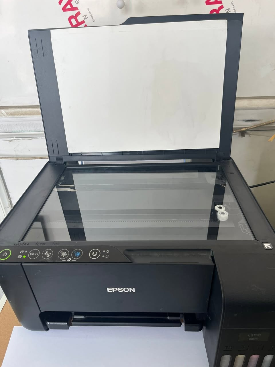 السلام عليكم طابعة ايبسون L3150 حقن خارجي وايفاي سحب صور من الهاتف استنساخ ملون وعادي اسكنر سحب صور بدقة عاليه الطابعه جديدة ساحبه 215 ورقه  لوك نضافة عاليه الطابعه سعرها 140 الف الشراي يتصل *********** تحياتي ادمن
