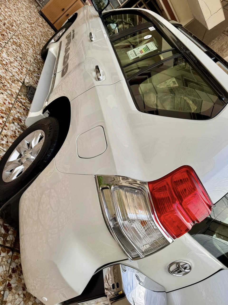 السلام عليكم برادو 2013 فول موصفات خليجي بيها فقط قبق الصندوق صبغ بدون دواخل بدون كلشي كير محرك كلة مكفول ماشية ٨٠ الف السيارة جديدة جداً موصفات بصمة داخل صاج كشنات جلد شاشة كبيرة تحكمات ستيرين دبل تانكي  وباقي الموصفات المعروفة السيارة سنوية هزة كلة جديد وجاهزة ما تحتاج اي مصرف السعر 275 وبيها مجال حك الجية المكان بغداد السيدية رقمي ***********
