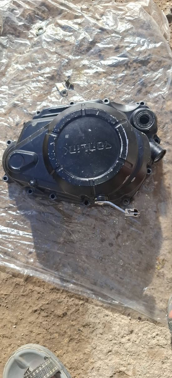 سلام عليكم محرك دايوان سونك موديل 22 للبيع  مفصخ كلشي مابيهن الفشك وغراض المحرك نضاف كلش نقصه بس النمره مال الثالث ايريده موجود مكان الخالص ***********
