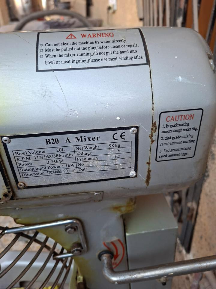 السلام عليكم ،، للبيع خلاط كيك 20 لتر مستعمل ثلاثة اشهر فقط السعر 400 الف للاستفسار الاتصال على الرقم *********** المكان بغداد
