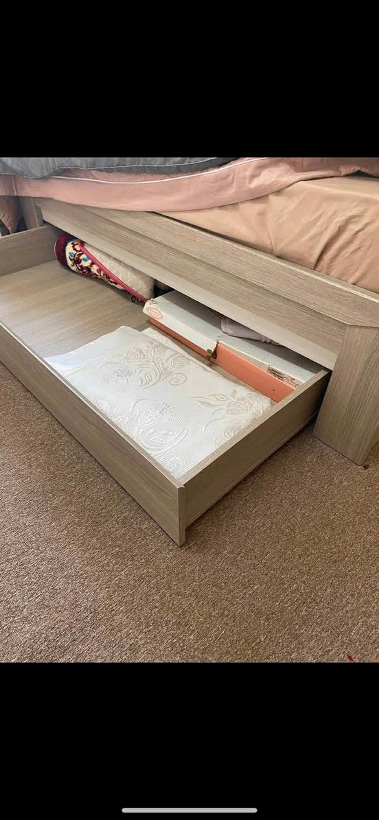 السلام عليكم 
غراض للبيع كلش نظيفات 
لغرفة سعرها 600 وبيها مجال 
المراية 160 قفل 
الطبلة 175
الاثاث كلش نظيف وجديد وتكمة مو شي خفيف


**إذا كنت صاحب هذا الإعلان وتريد حذفه لأي سبب، رجاءا أرسل رسالة إلى الدعم الفني**