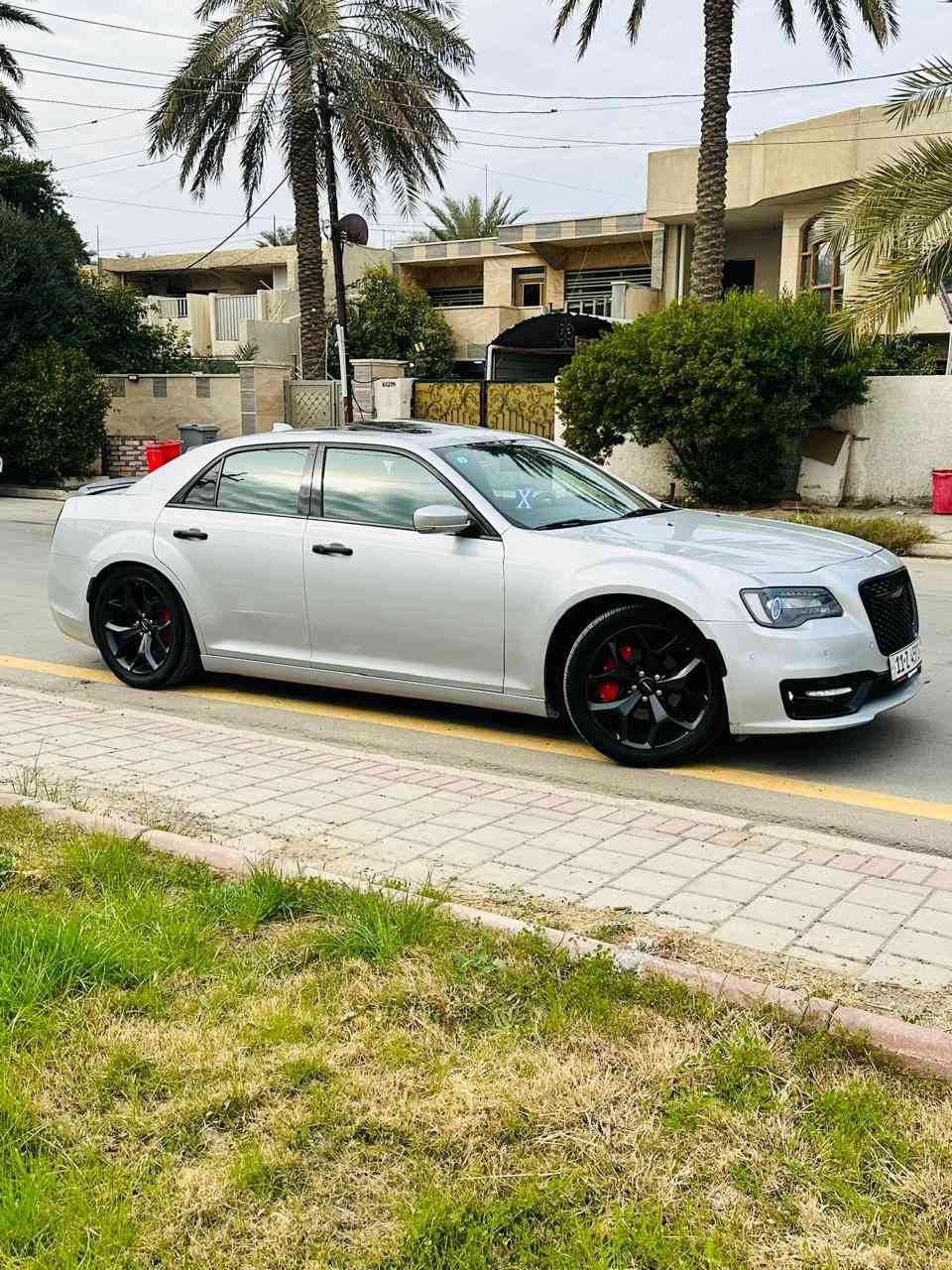 السلام عليكم للبيع
كرايسلر  Chrysler 300S 🇺🇸🏁
اوباما S300 اصل s

الموديل :2022 
المحرك :   V6 . 3.600
العداد : (50 الف).
اللون :سلفر 🥇

*دمام خلفي 
*نضام صوت Alpine                                  
*فتحت سقف بانراما  ☀️
* لايت امامي خلفي LED . ⚡️
* كاميرا خلفية . 📷
* حساسات خلفية و امامي .
* ويل قياس 20.🛞
* مري هيتر .♨️
*نقطعة عمياء .
* تشغيل عن بعد . 
* ماوس .🖱️
*رادار خلفي 
*كشن كهرباء ⚡️
*اربع كشنات تدفئة و تبريد ☁️
* نظام خرائط GPS . 🗾
* شاشة كبيرة قياس 8.4 أنج  🖥️
* كير شفتر بالستيرن . 🏁
* اربع مودات قيادة ❄️
* مثبت سرعة . 
*مقاعد جلد لون اسود امختم s 

وارد امويكي حادث جاملغ و بنيد  بدون دواخل ابد 
ايرباك راجع ستتم ابلاد وكالة 
و السونار مالتهة ناشره 

رقم بغداد الجديد اب اسمي 
🔴مكان السيارة : بغداد العامرية 🔴
السعر مناسب 243 ورقة 💵💵و بيهة مجال 
للاستفسار اكثر الاتصال عل لارقام
 ***********☎️اتصال
