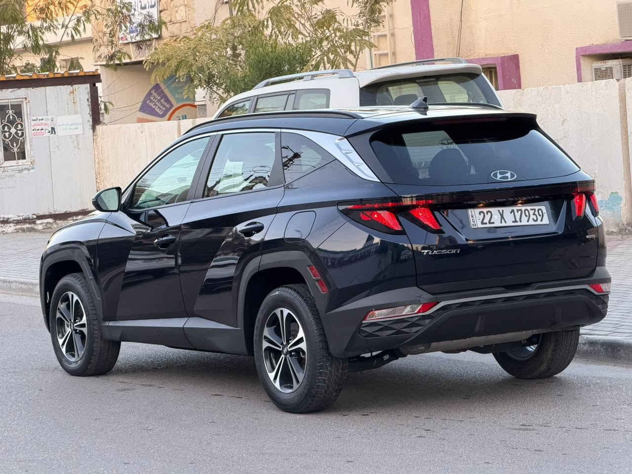 السلام عليكم
للبيع 
لون نيلي السيارة 
توسان موديل 2024  وارد امريكي رقم اربيل 
ماشية 10 الاف  فقط تحويل او وكالة للمشتري 
حسب الرغبة / جاملغ مبدل + تصليح جزء البنيد بسيط بدون دواخل  شرط 
تبريد وراديترات ومروحه كلهن بلاديات 
   مواصفات Sel 
مكينة 2500 تنفس طبيعي سمارت 
بصمة تشغيل + تشغيل عن بعد + الابواب بصمة + رادار امامي - خلفي -جانبي 
تبريد قطعتين + تحكمات استيرن وكروز سرعه _ شاشة - كامرا خلفية دواره 
تدفئه كشنات -  
اشاير مري - تحديد مسار قيادة أليه 
انظمة قيادة . فور ويل اطفاء ذاتي
اوتو هولد
 . وباقي المواصفات معروفة . السيارة جاهزه وحلوه جديده 
تبريد راديترات مروحه كلهن بوضع الشركة بلاديات 
دواخل شواصي لغود مكفولة وشرط الفحص والسونار ابيع 
حجر البيئه بلادي 
رادار بلادي 
بغداد المنصور   
واتساب متوفر او الاتصال عالرقم 
***********
192 ورقه سعرها
