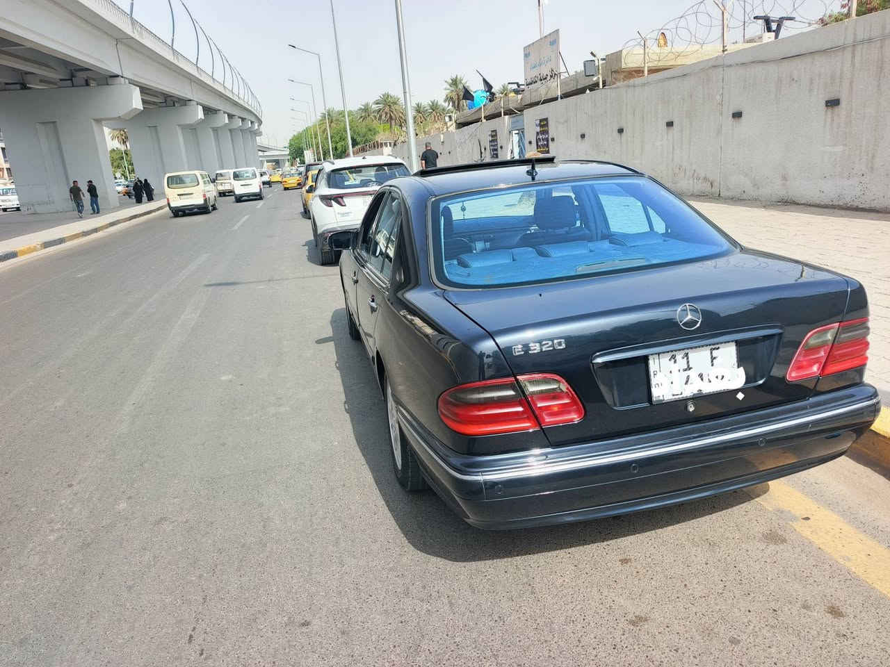 السلام عليكم ورحمه الله وبركاته 
للبيع او مراوس ب8 سلندر 
مارسيدس ام عيون E320موديل 2000 محرك V أفنگارد المرغوب رقم بغداد الدولي باسمي سيارة وارد الماني  مكفولة بيهة صبغ عام فقط 
تفاصيل سيارة 
1_ بصمة⁩
2_محرك  +كير  مكفولات ⁦⚔️⁩
3_تبريد قطعتين+❄️⁩
4_كروز سرعة🔒 
5_ داخل جلد اسود  ⚔️⁩
6_مراية داخلية+جانبية عاكسة ⁦🔍
7ــ تحكم مقاعد كهرباء 
9_انظمة قيادة  +سبورت + طبيعي 
10_انارة ترحيب💡 خارجية وداخلية ⁦⚔️⁩
11_شاشة اعطال
12-ستيرن كهرباء  
13_ويل بلادي
14_جام ازرق بلادي ⚔️⁩ 
15_صدر امامي +خلفي جديد 
16_فتحة سقف كهرباء 
17_لايت زنون  ناصي
18-تجاوي كهرباء

مكاني بغداد حي العدل


**إذا كنت صاحب هذا الإعلان وتريد حذفه لأي سبب، رجاءا أرسل رسالة إلى الدعم الفني**