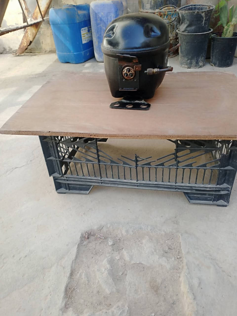 ماطورات مبردة على وظع الشركه نظافه فول سرعتين ملف نحاس ظمان حقيقي سعر الواحد 50الف ماطور ثلاجة اصلي شغال سكن بغداد سبع البور شارع السوداني هاتف ***********
