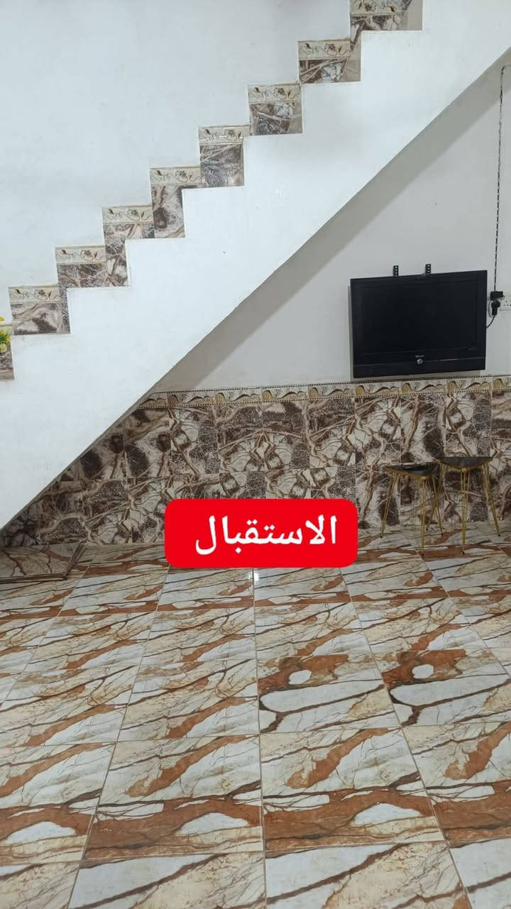 منزل بناء حديث
بمساحة بناء 200 متر
يضم غرف عدد 2
مطبخ
استقبال
ديوانية
صحيات
حمام خارجي+حمام داخلي

البيت يبعد عن الشارع الرئيسي مسافة 50متر

البيت متكامل من كافة الخدمات
 كهرباء- ماء -مجاري

للاستفسار الاتصال على الرقم التالي:***********

العنوان: الناصرية -الشوفة-قرب مكتبة منة المنان
