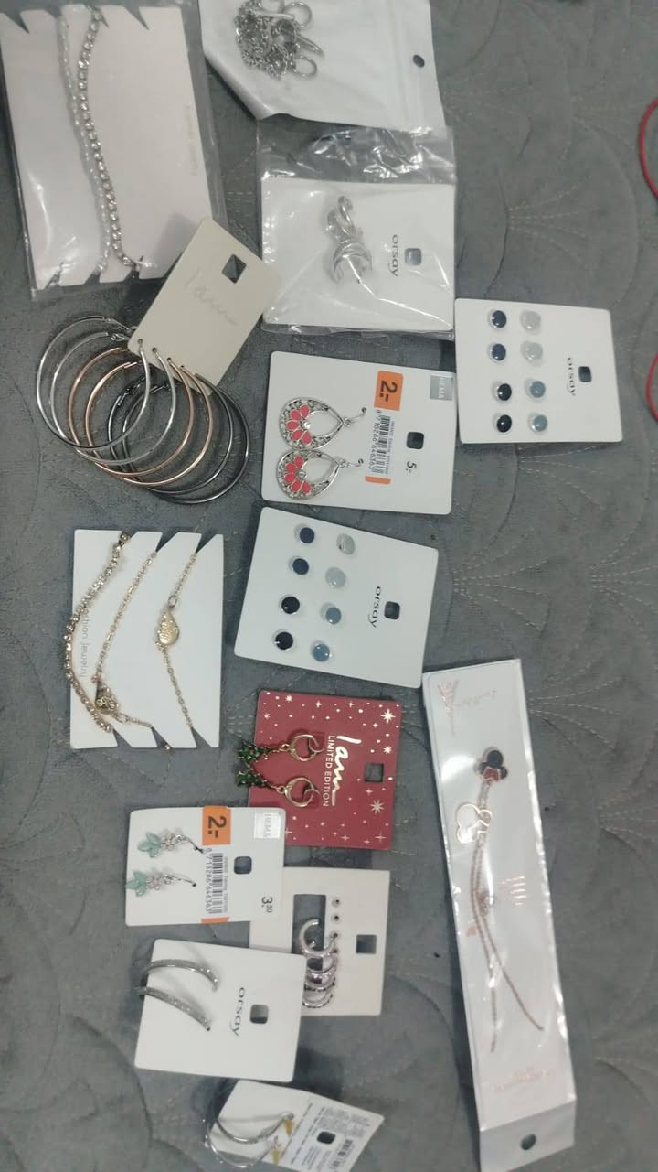 شلعه اكسسورات... أغلبه مطلي بالذهب ومطلي بل فضه
60 قطعه..تراجي محابس زناجيل..بيع شلع 75 ألف.. يعني قطعه ..تجيك ألف ربع ويه توصيل بضاعه خير من الله احنه عله أبواب عيد..


**إذا كنت صاحب هذا الإعلان وتريد حذفه لأي سبب، رجاءا أرسل رسالة إلى الدعم الفني**