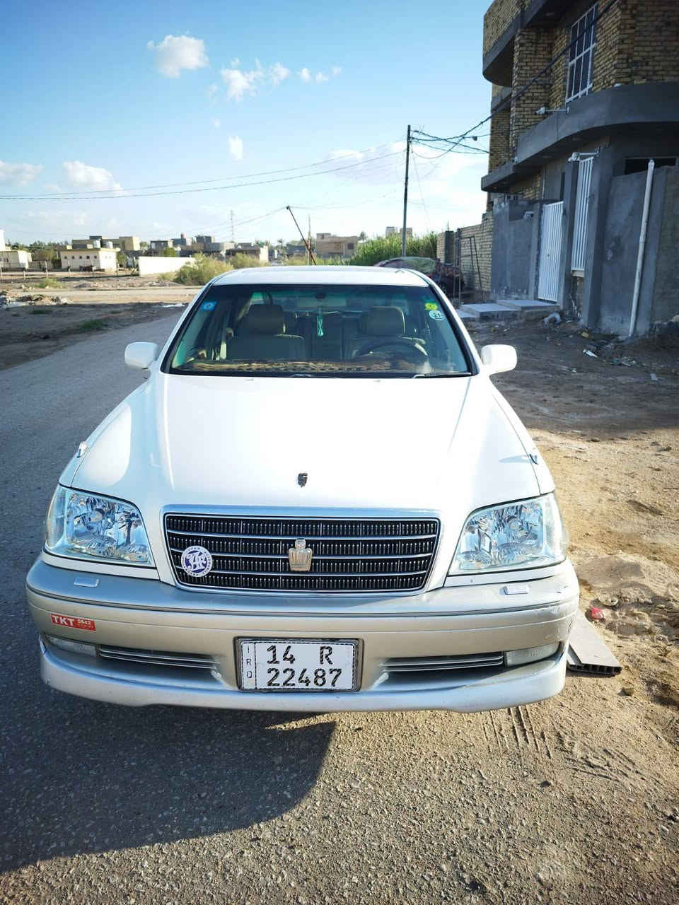 السلام عليكم كراون ملكه 2003 رقم بصره انجليزي باسمي داخل هزه قبل شهر مداور ثاني يوم وين ما يعجبك 
مواصفات 
محرك دي 4الكبير
شاصي 75
حداديه قبل شهر مسويها
فتحه سقف
اصل كريستال 
شاشتين
اربع دكم
شاشة تجوه عدد 2
اسبير الشركه لحد هسه ما نازل
تحكم ستيرن
باتري جديد
تخم تاير 
برده خلفيه
كشنات جلد
اسبايدر جنطه
بين قوسين السياره فول للأخير.
السعر 125$وبيها مجال بسيط
العنوان بابل الكفل رقم تلفون  ***********
