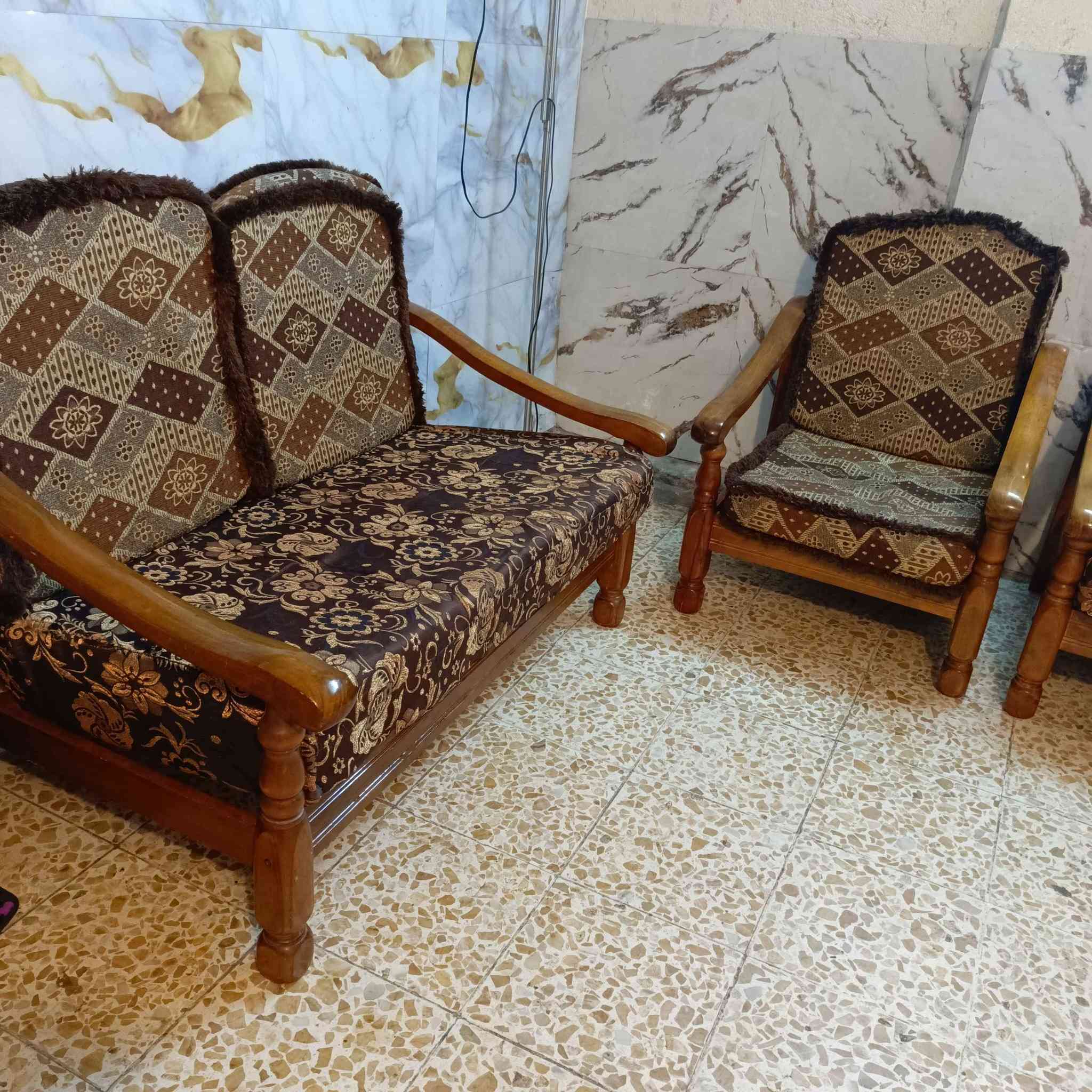 تخم 7 مقعد خشب صاج تكمه نضيف سعر ١٦٠ عنوان الحبيبية
 ‏‪***********‬‏ بغداد, العراق
