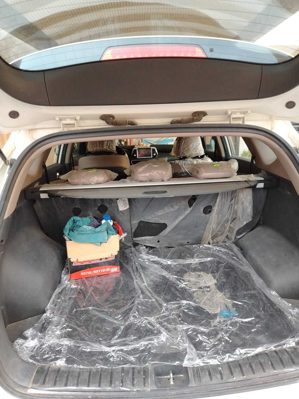 توكسان خليجي الكاصد موديل ٢٠٢٠ مكفولة من التبديل والبارد والصبغ مواصفاته خمس عدسات بصمة باب كراسي كهرباء امامي مري شفط كشاف زنون هند بريك بالرجل سبيرمنازل ماشية ٣٧ تايرات الشركة زوج موجودة بالخلف لون أبيض بغداد مشروع وطني بسعر٢١٥ للاستفسار الاتصال ***********
