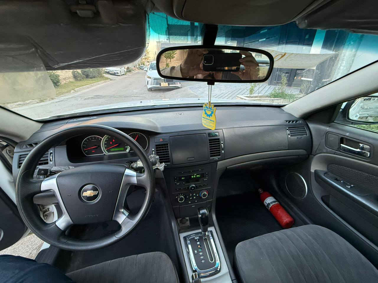 السلام عليكم 
شوفرليت ابيكا موديل 2008خليجي 
مكفوله كفاله عامه عدا بارد بسيط بجاملغ الامامي الايسر السياره جديده كلش 
ماشيه 79 الف 
مكينه2400
رقم بغداد 
سعر ٩٨$بيه مجال 
تلفون ***********
