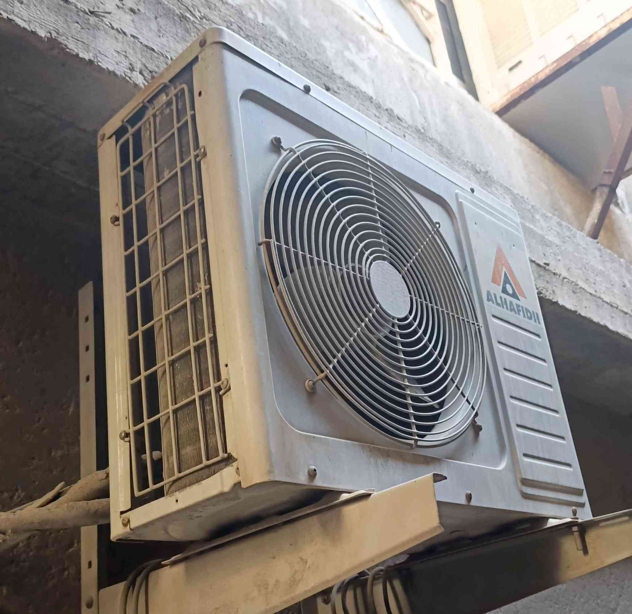 سبلت الحافظ ١ طن
شغال لكن حاليا بي تسريب غاز
للييع ١٠٠ ألف 
الأمين ٢
رقم *********** بغداد, العراق
