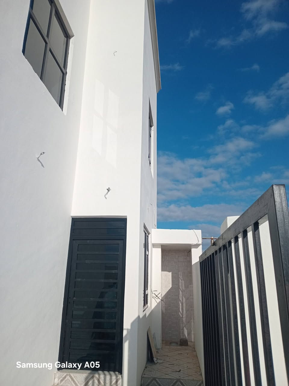 دار للبيع في القريه الجامعيه المساحه ١٠٠متر مربع واجهه ١٠ ونزال ١٠ للاستفسار *********** زين *********** اسيا
