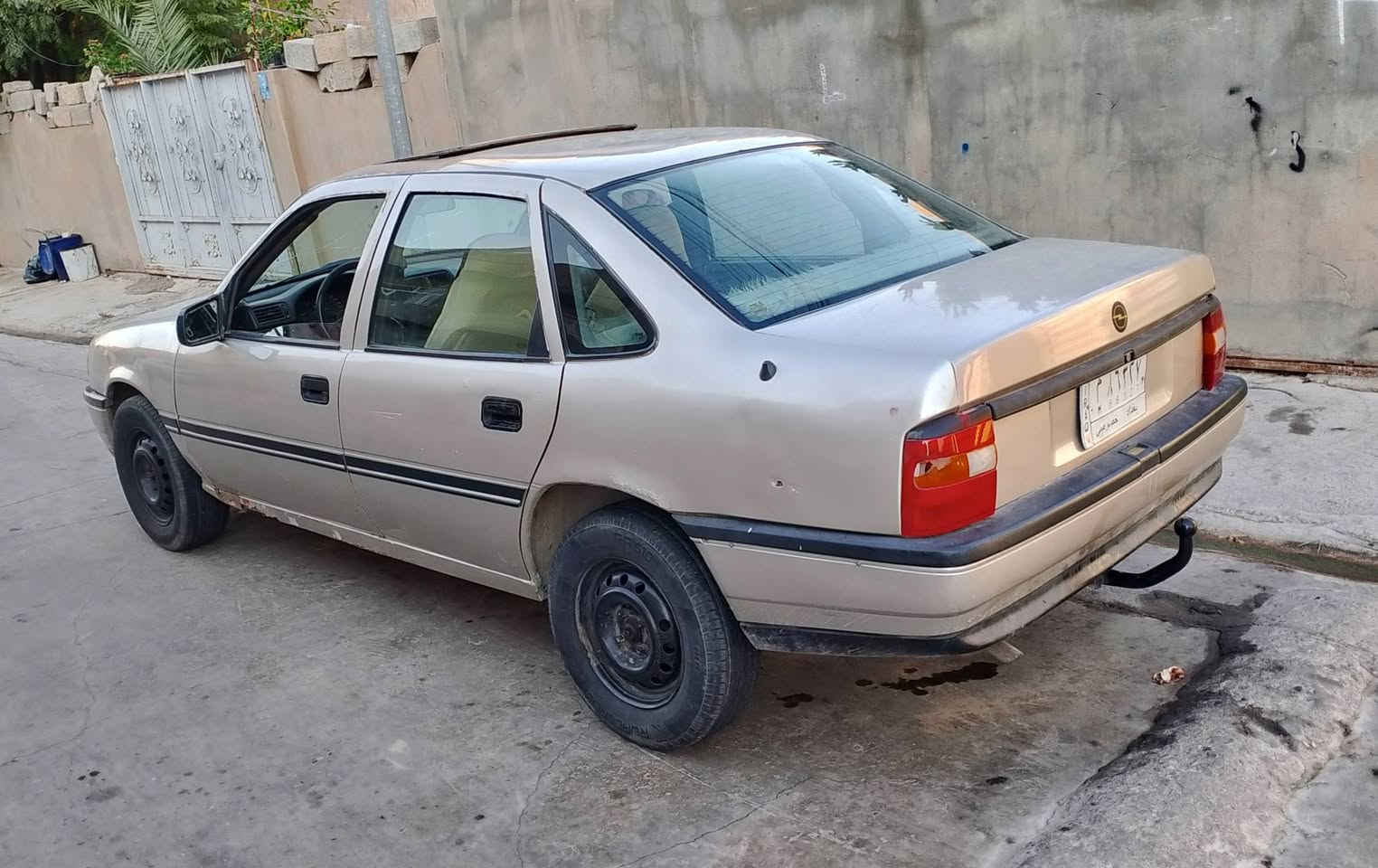 سيارة أوبل فكترا موديل 1991لون ذهبي سنوية صاقطه 2021 سيارة شرط گير ومحرك سيارة شرط التحويل سيارة جاهزة محرك20كل عيب مابيها  السعر 21$ وبيه مجال بسيط عنواني كركوك قادسيه الشراي يتصل على رقم الهاتف ***********
