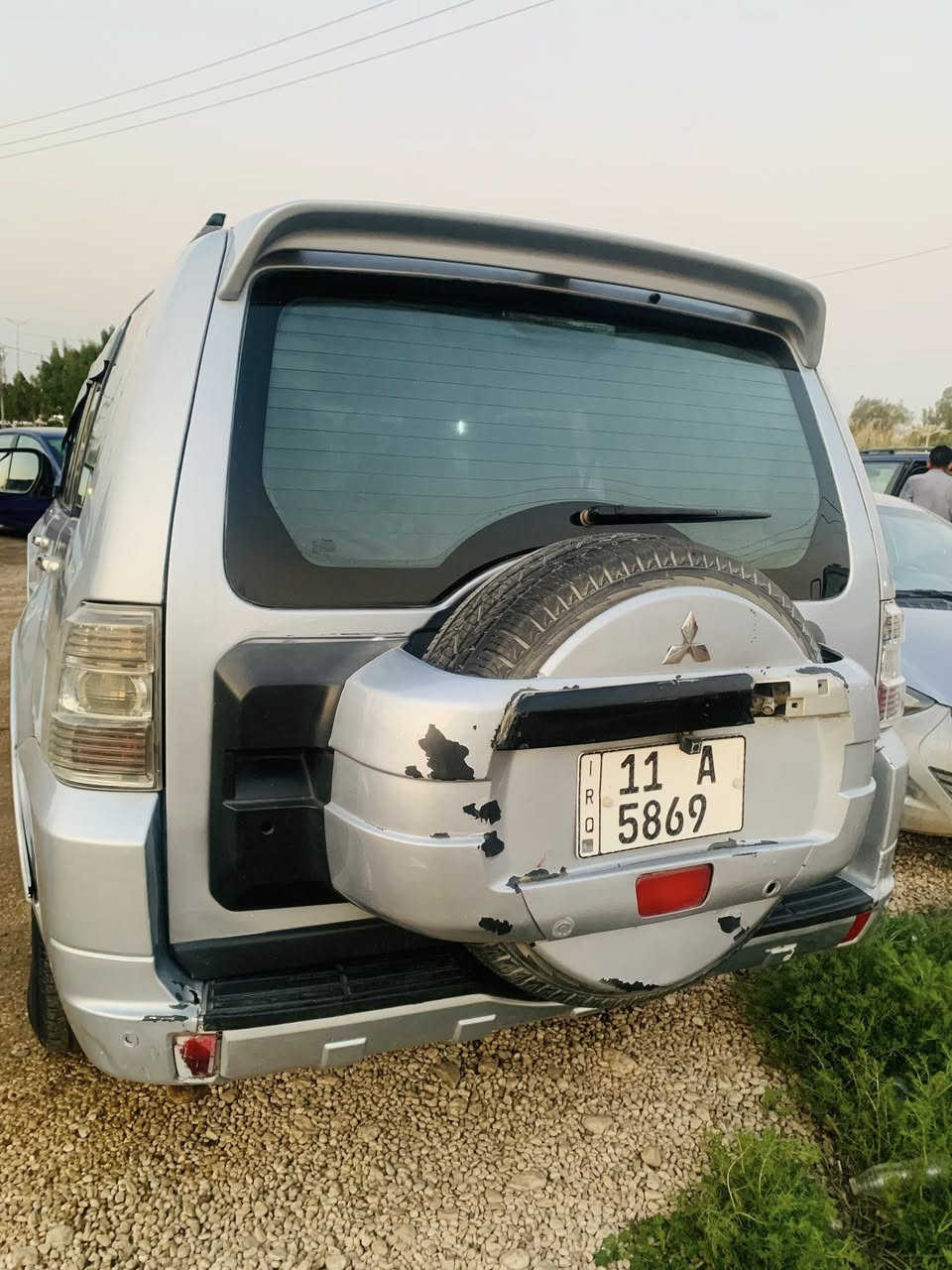 يالله من رخصة الادمن سياره باجيرو موديل 2007 رقم بغداد دولي بسمي السياره كير ومكينه وتبريد وكهربائيات كله جاهزه مناقصه اي شي فقط بيه دخان من الصالنصه السياره اربعه قطع صبغ وشويه من القماره بدون دواخل 
السياره معروضه 88$ وبيه مجال
فقط الاتصال على هذا الرقم***********
