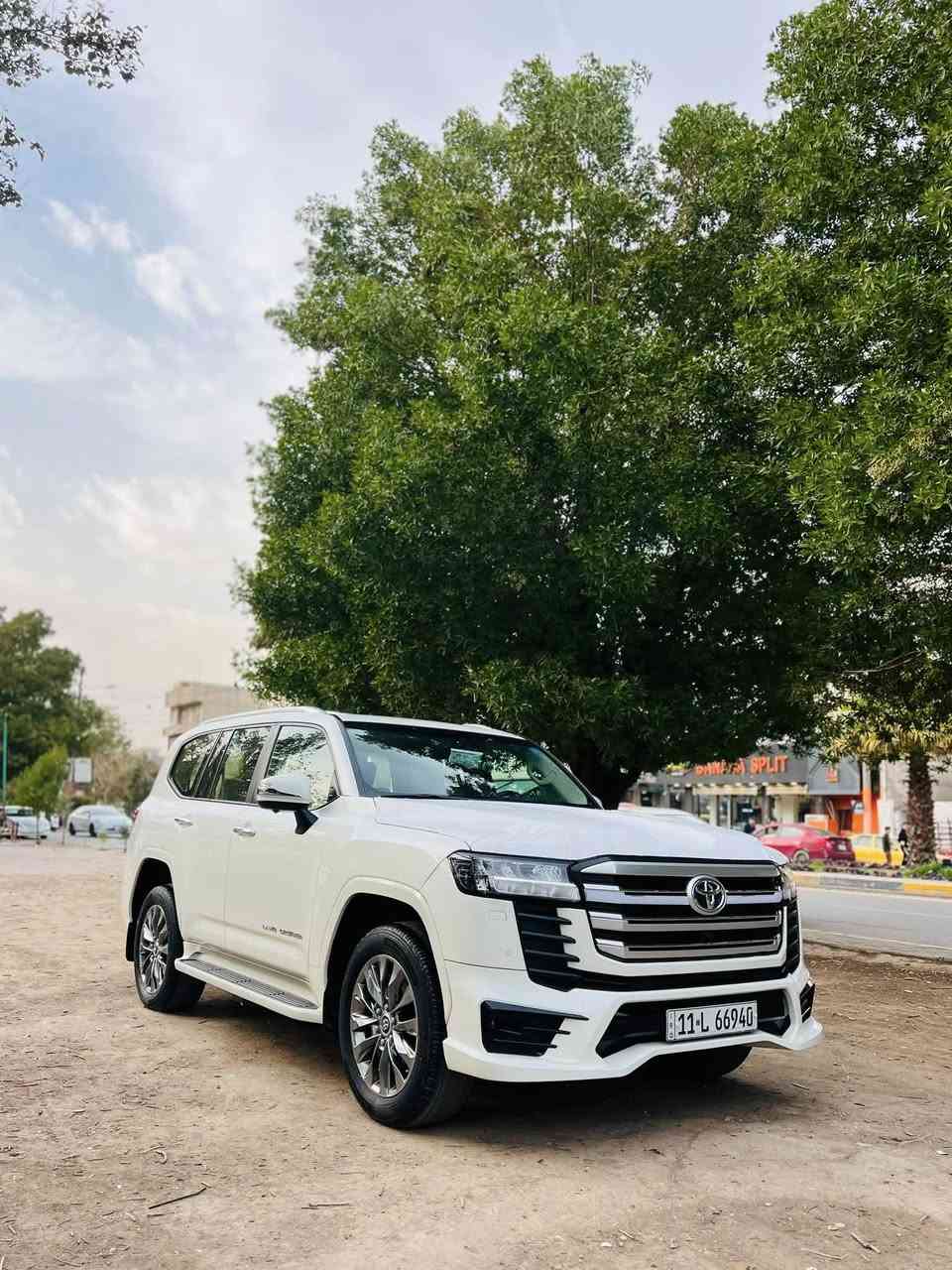 TOYOTA LAND CRUISER-GXR-2024للبيع او المراوس 
تويوتا لاندكروزر بريم 2024-GXR
فول مواصفات < ViP >
اللـون ابــيض صــدفي
الداخل لونين بيجي واسود
عدد المقاعد 7 راكب
كـشنات جـلد بيجـي
كشنات تدفئة تبريد
كـشنـات كهـربـاء
5 كــامرات °360
مـري كهرباء شفط
اشاير مري جانبيه
رادار بالمري
فتحة سقف
شاشة كبيره
انضمة قياده
مخزن ثلاجة
دخـول ذكـي
مـنافذ USB
شحن لاسلكي
جنطة كهرباء
تشغيل بصمة
اوتــو هـولــد
حساسات امامي خلفي
شـاشات خلـفية عدد 2
دوسـات داخلية تـرحيب
لايت LED مزدوج مع الشباك
بعد مواصفات هواي متخلص
رقم بغداد باسمي هزة جديده
المحرك V6-4000 تنفس طبيعي
المسافة المقطوعه : 33km الــف
ملاحظة : السياره بيه رصعات بل بونيد 
السعر : 65٫000$ ألف دولار - 650$ ورقة وبيه مجال 
الـعنـوان : بـغداد الـحريـه
الاستفسار هـ***********
