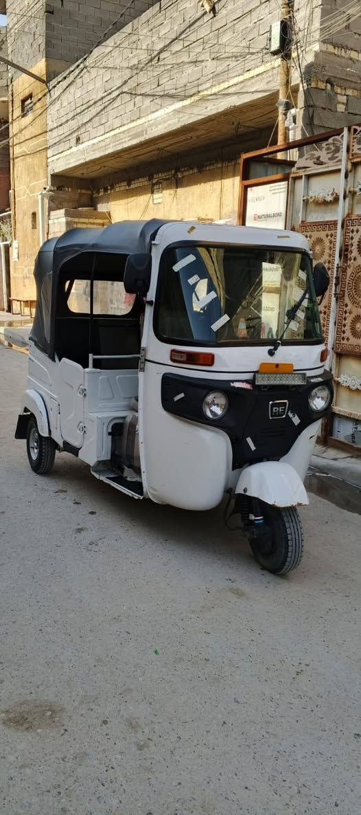 سلام عليكم تكتك 21 مرقمه الماني بس ولد جاري محرك اسبانه ما ممدوده عليه تكتك نضيفه مكاني بغداد الاستكشافات شارع ميه قرب حسينية الزهراء سعرهه 7700 سبعه وسبعميه بيهه مجال بصيط ***********
