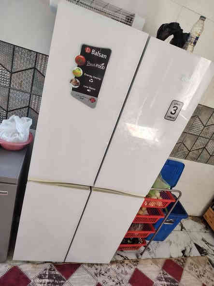 ثلاجة بلسان ضمان 3 سنوات اربع ابواب اخت الجديد اخذته مليون 200 قيم واخذ رقم ***********
