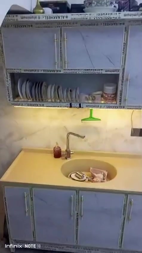 من رخصت الأدمن المحترم 🙏 
سنك متر ونص مرمر مع ملحق صار اسبوع من اخذته ما كعد ع مطبخي اريد ابيعة سعره جدا مناسب 🌼


**إذا كنت صاحب هذا الإعلان وتريد حذفه لأي سبب، رجاءا أرسل رسالة إلى الدعم الفني**