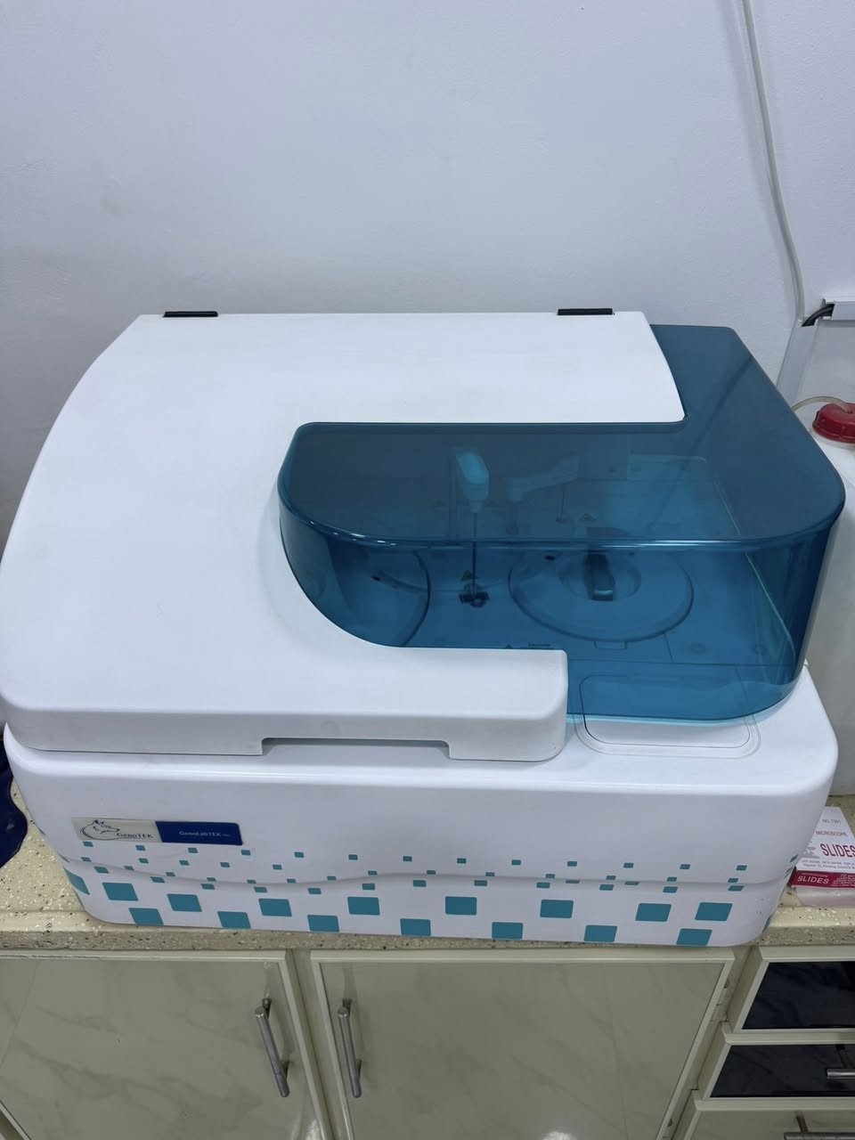 � للبيع – جهاز Fully Auto Chemistry Analyzer 🔬

📢 متوفر للبيع الآن
جهاز تحاليل كيمياء أوتوماتيكي بالكامل مستخدم 
Model: SMART 120

✅ جهاز عملي ومثالي للمختبرات والمراكز الطبية
✅ Fully Automatic – تشغيل أوتوماتيكي بالكامل
✅ أداء سريع ودقيق
✅ مناسب لإجراء فحوصات الكيمياء السريرية بكفاءة عالية
✅ تصميم حديث وسهل الاستخدام

📌 اسم الجهاز: Fully Auto Chemistry Analyzer
📌 الموديل: SMART 120

💥 فرصة ممتازة للمختبرات، المستشفيات، والمراكز الطبية
إذا كنت تبحث عن جهاز كيمياء موثوق وفعال لرفع كفاءة العمل وسرعة إنجاز التحاليل،
فإن SMART 120 هو الخيار المناسب.

📞 للبيع بسعر منافس
📩 للاستفسار عن السعر والتفاصيل يرجى التواصل على الخاص أو الاتصال مباشرة ***********
