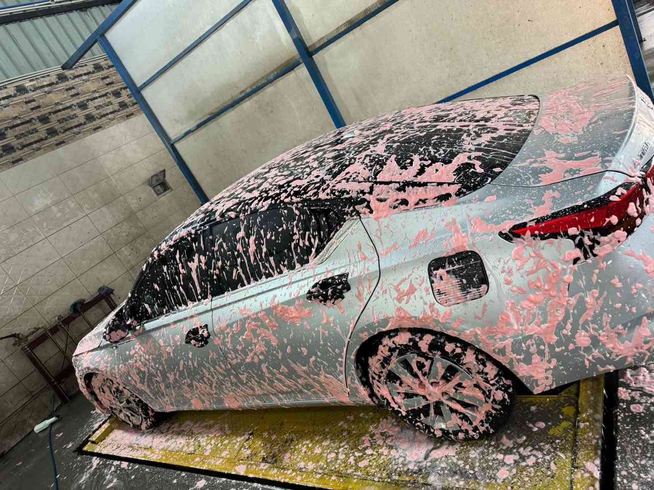 نيسان التيما موديل 20 ضرر الجاملغ الخلفي ماشيه 77 والباب فقط امعير سعرها 150 وبيها مجال 
***********
