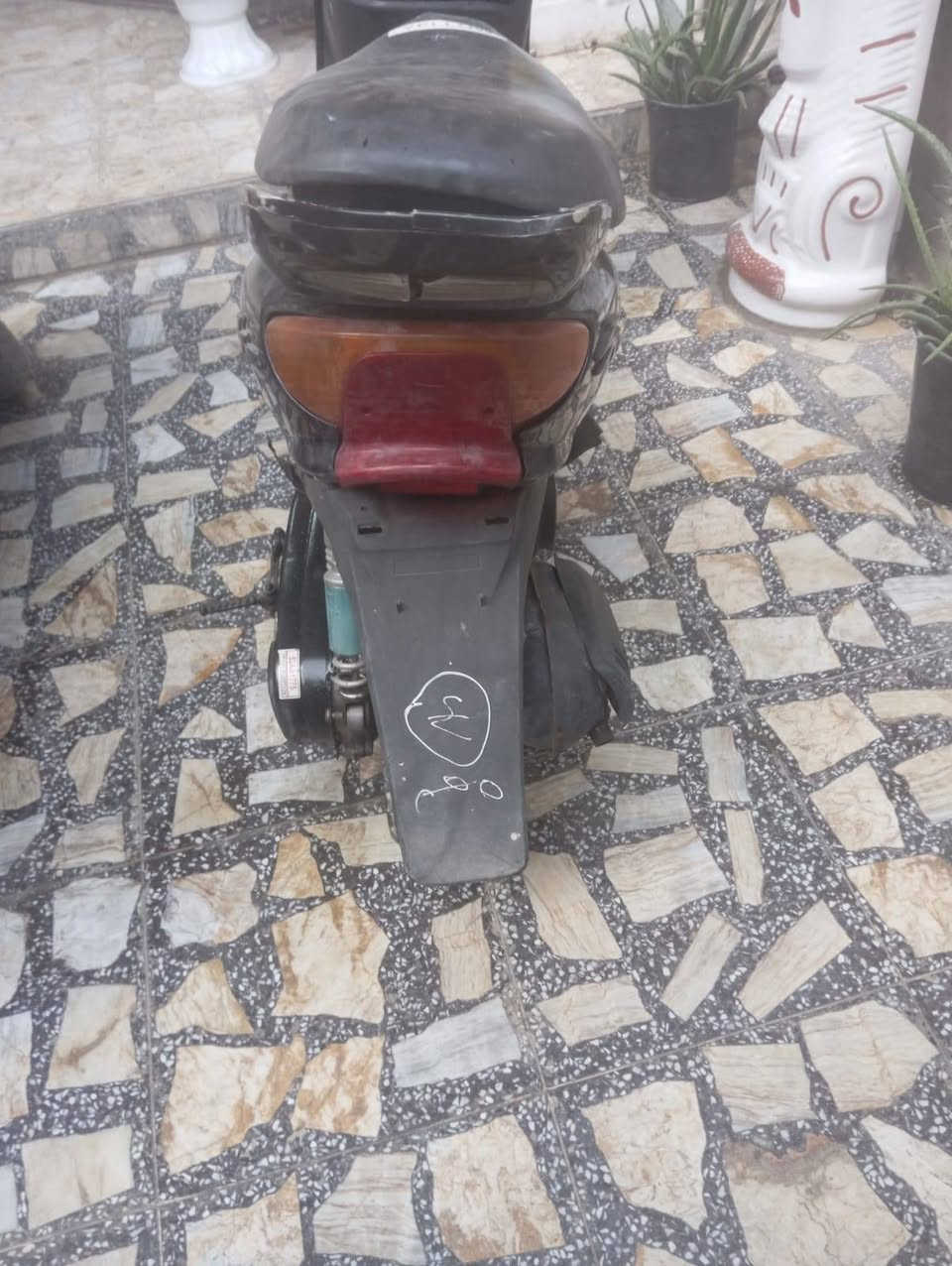 السلام وعليكم ورحمة الله وبركاته لبيع دراجه عصفوريه كلهه شغاله بس باتري نقص كيجات شغاله ١٧٥ وبيهه مجال بكاني بغداد الحسينيه مل راجديه ***********
