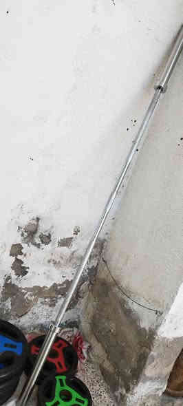 للبيع اوزان حديد فتحه عريضه 
4 اقراص وزن 20kg 
2 وزن 15kg
2 وزن 10kg 
2 وزن 5kg 
2 وزن 2.5kg 
شفت وزنه 15kg طول. 2.2 متر 
ملاحضه استعمال بيت فقط اشتريتهن من بغداد مو مستعمل اشتريتهن جديد وتاركهن  مابيهن حتة جلخ  وهاذة النوع اقراص معروف قوي ويتحمل + وزنه صحيح  ما موجود بس القاعات الحديد  
***********  السماوة  السعر ٣٠٠
