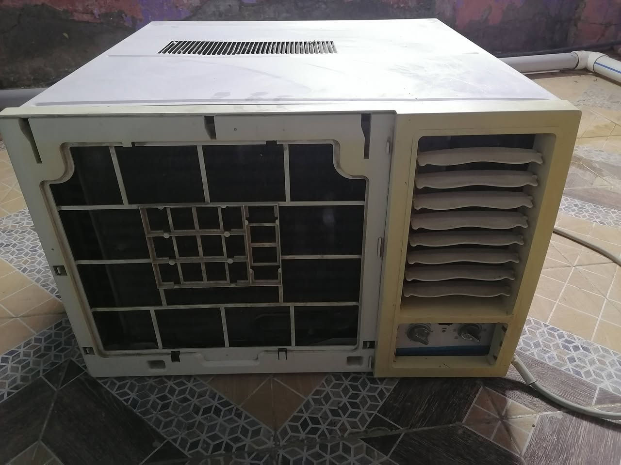 مكيف ميديا شغال تبريد ثلج للبيع السعر ب 200 العنوان حله ورديه خارج مقابيل العلوه مخضر رقم ***********

