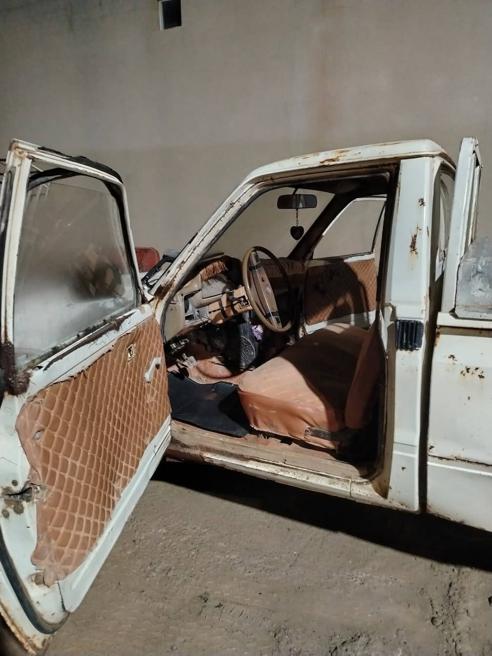 سلام عليكم سياره للبيع 80 رقم كركوك صدامي الاستفسار علا رقم ***********
