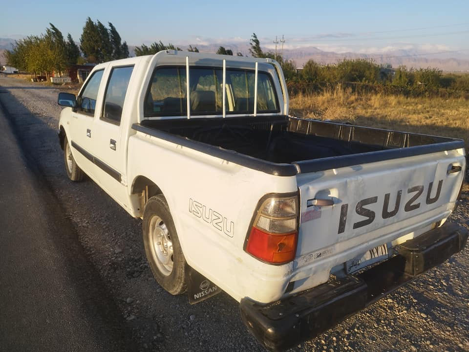 پیکاب ئازووزوو دەبڵ ئاڕم پلاستیک سلیمانی  پەڵە پەڵی بۆ یاغی هەیە بەڵام بە کامل دەی فڕۆشم بێ دەعم و وەرگەڕاو سەیارەیەکی خۆش و چوار تایەی تازەی لەژێرە سعری 45و مەحامەلە***********
*********** رانية, السليمانية
