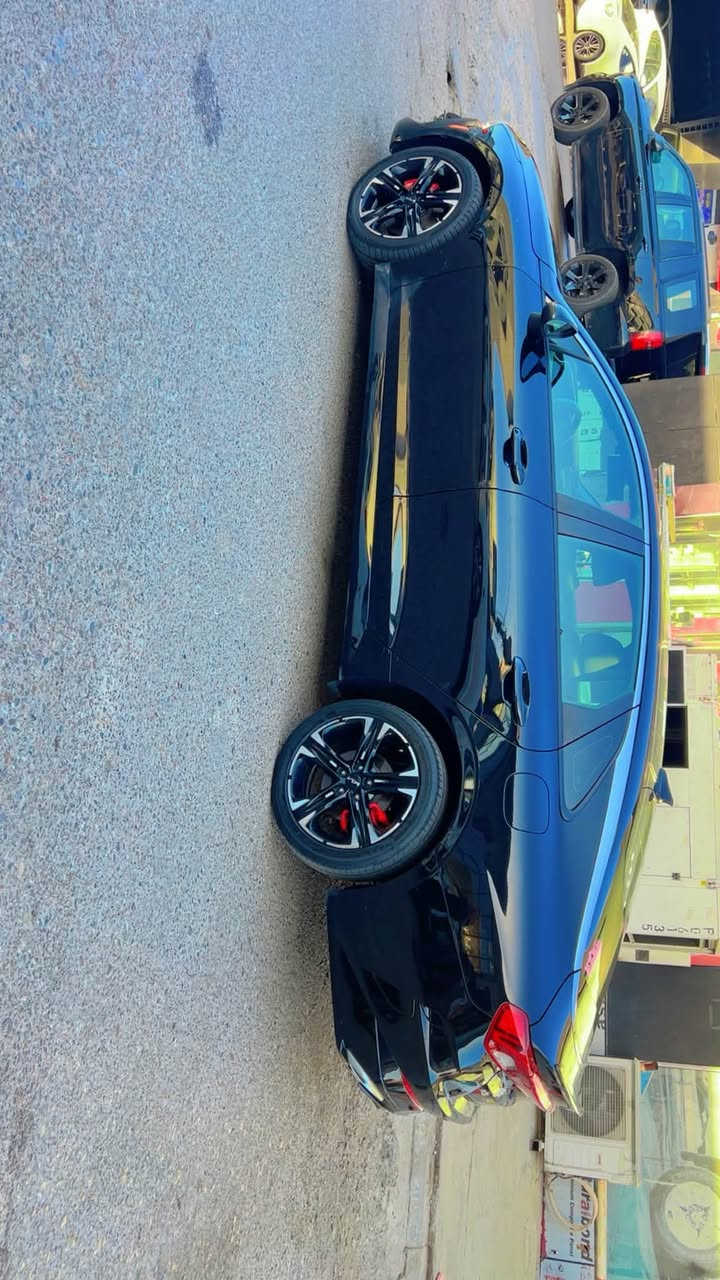 للبيع كيا K5 موديل 2024 GT-Line لون أسود، وارد حديث، فل كامل، محرك 1.6 تيربو اقتصادي وقوي، مواصفات عالية شاشة، كاميرا، بصمة، مثبت سرعة، أنظمة أمان متطورة).  فقط جاملق يسره مبدل اصلي وكاله سيارة نظيفة جداً وجاهزة للاستخدام ماشيه 66 بغداد نكليزي  السعر 160 مكاني بغداد ***********

