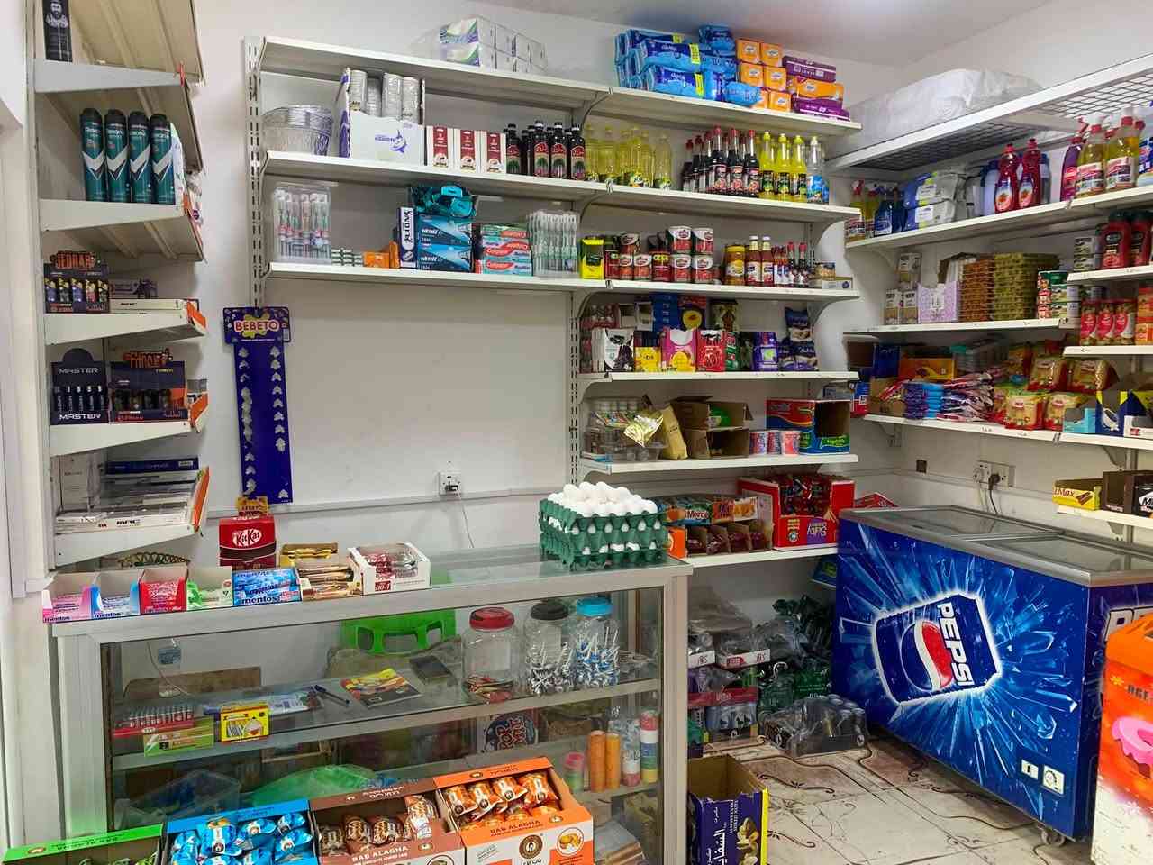 اسواق للبيع عنوانه بغداد الغزالية شارع الضغط
***********

